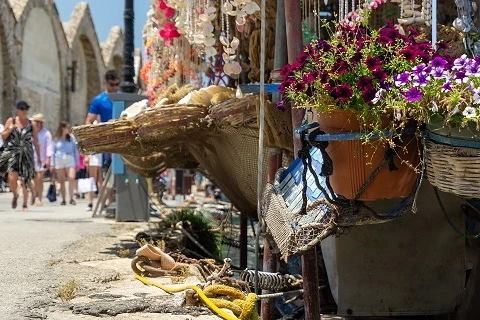 Háttérben a régi üzemek épületei